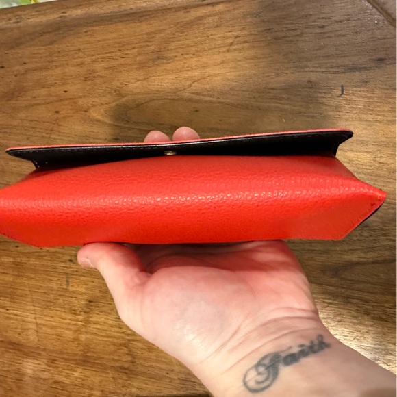 Guess glasses case brilliant red with black interior EUC - Picture 8 of 10